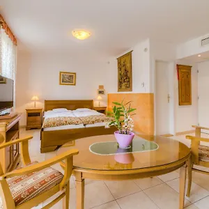 3* Bed & Breakfast Kata Panzio